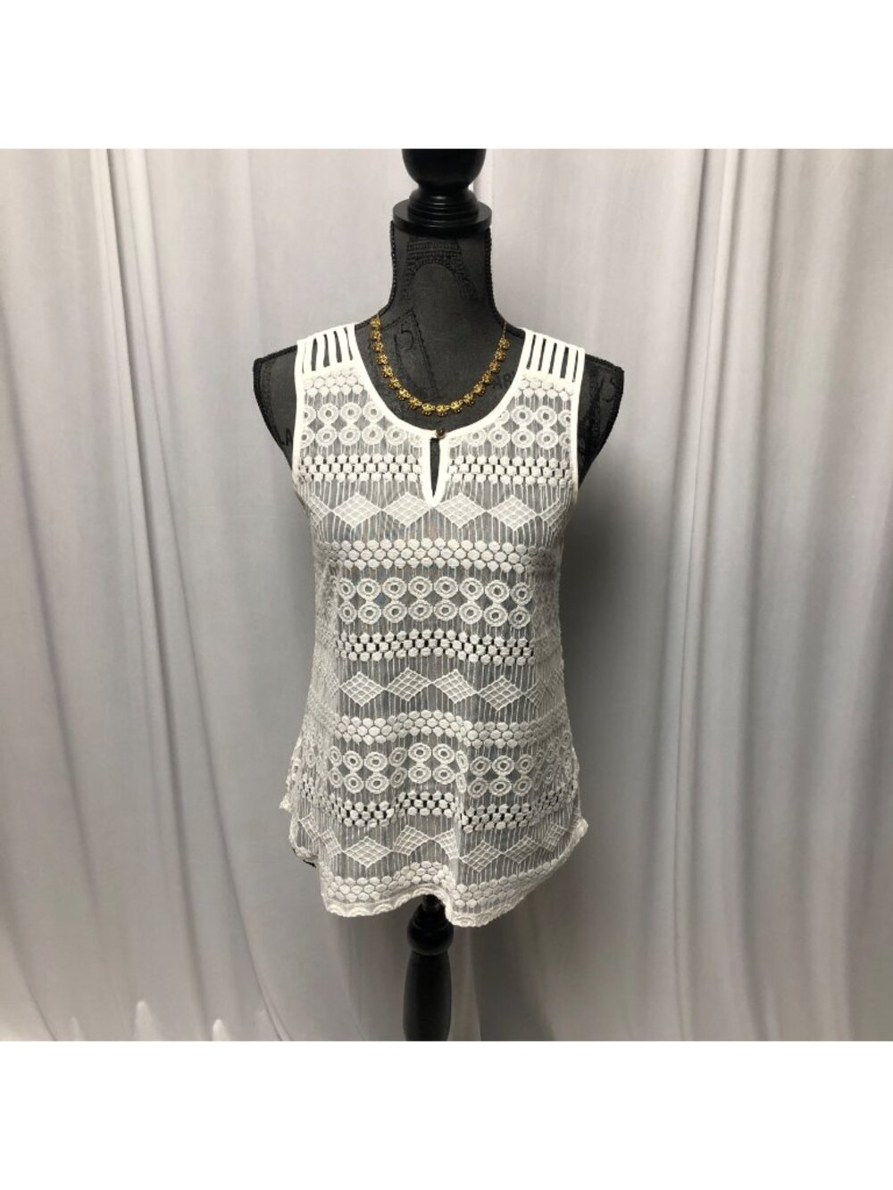 Maurices Sleeveless Top Womens Medium Cream Lace Sheer Blouse Career Casual
